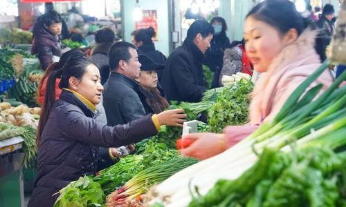 西宁回民阿爸吃瓜,西宁回民阿爸的夏日吃瓜时光