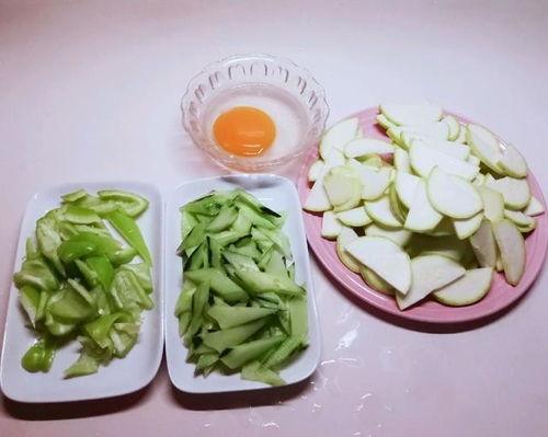 啃着吃的玉瓜图片,品味自然甘甜